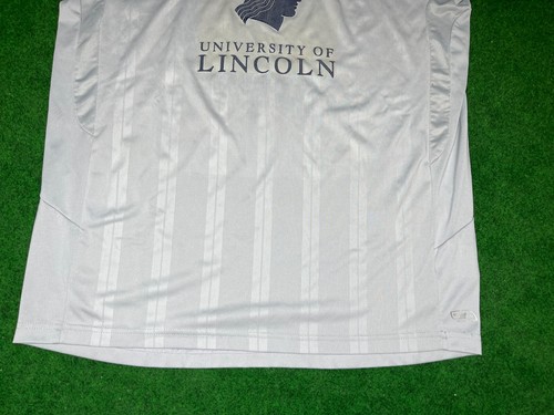 Lincoln City FC 2009 2010 GRANDE 125 Aniversario Umbro Camiseta Camiseta M66 - Imagen 2 de 13