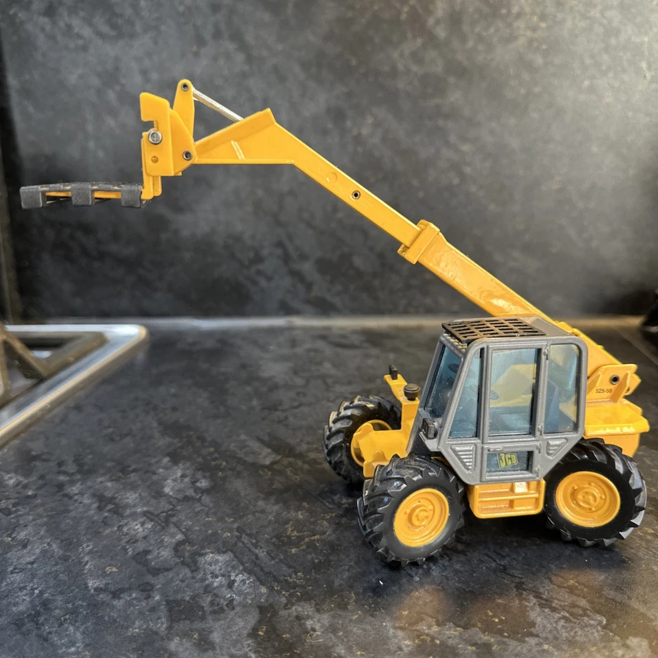 JOAL  1:35  SCALE JCB  FARM SPECIAL LOADALL WITH PALLET FORKS B1 - Image 2 of 4