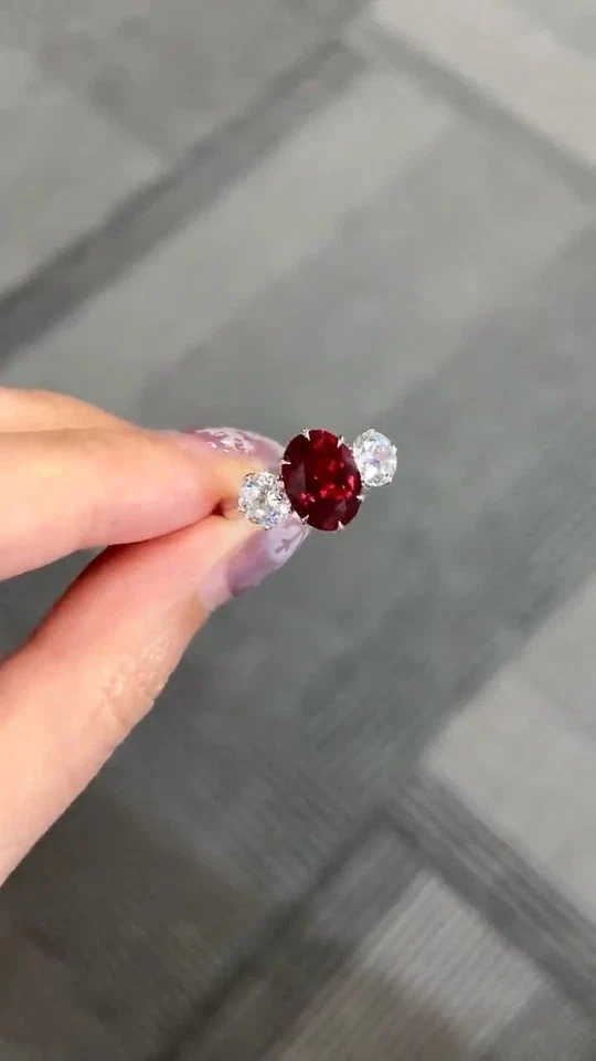 Обручальное кольцо из настоящего белого золота 14 карат с сертифицированным натуральным рубином овальной огранки 5 карат - Изображение 2 из 4