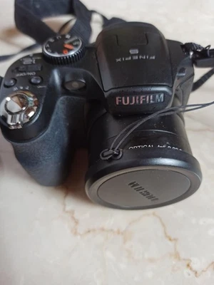 Fujifilm Finepix S2500HD Digital Kamera - Bild 1 von 3