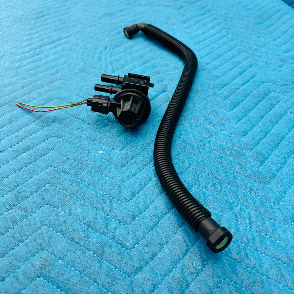 2007–2008 Ford Mustang GT EVAP Purge Valve Assembly OEM 7U5A9G641FA - Image 4 of 4