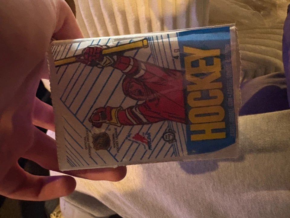 BOX OF 23. 1989-90 OPC O-Pee-Chee Hockey Complete 330 Card Set - Image 4 of 4