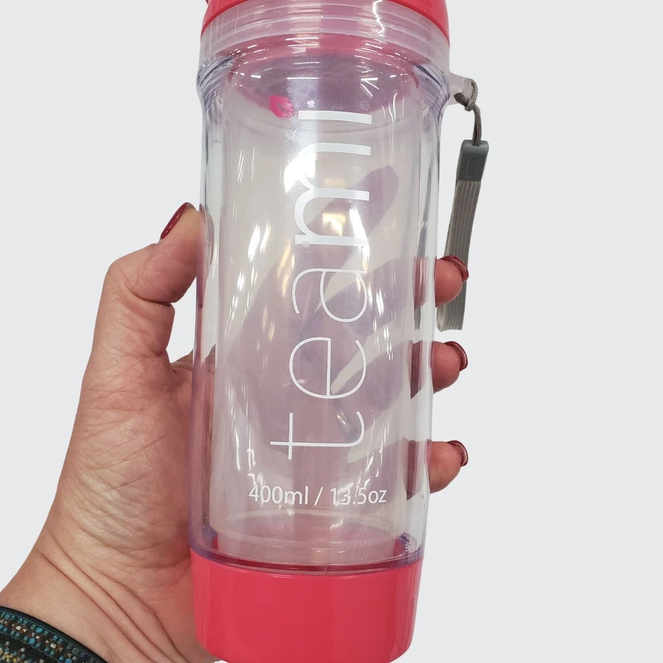 Garrafa infusor de chá portátil Teami 400ml transparente e rosa sem BPA com tampa e alça - Imagem 2 de 4