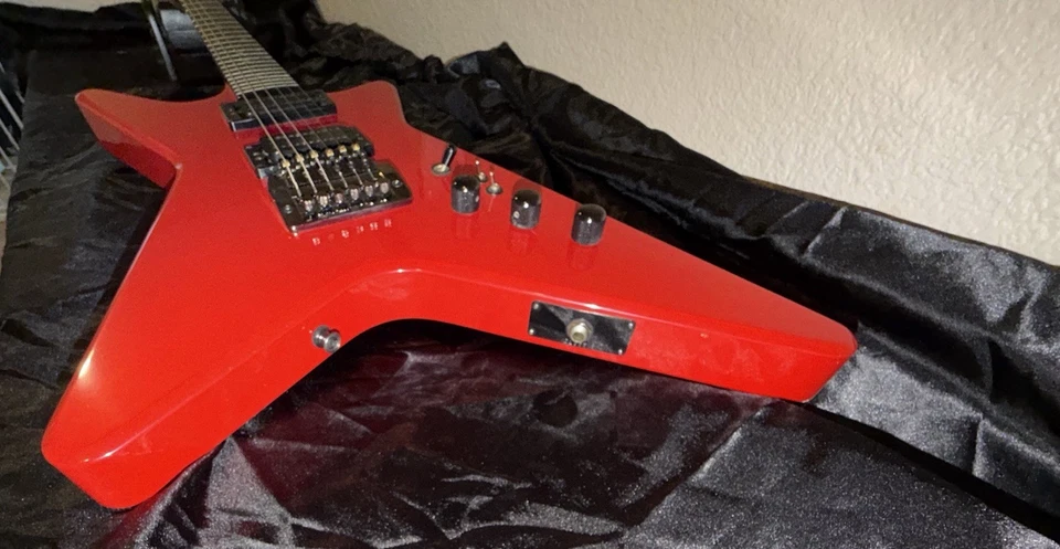 ➡️ Vintage Carvin V220 1984 Ferrari Red Set Neck Kahler Tremolo Super Shredder - Image 2 of 4