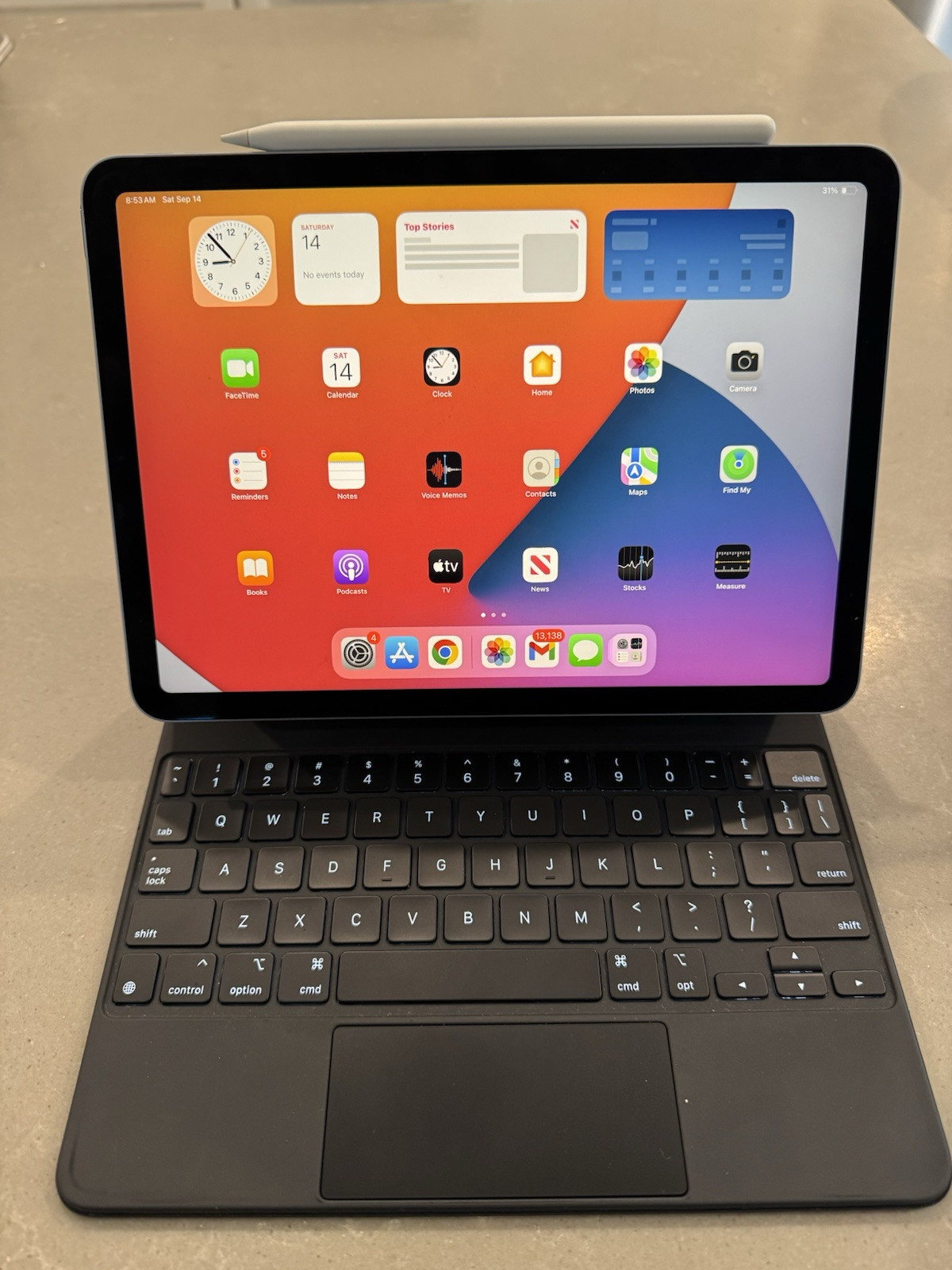 iPad Air (4th Generation) with Magic Keyboard and Apple Pencil-image