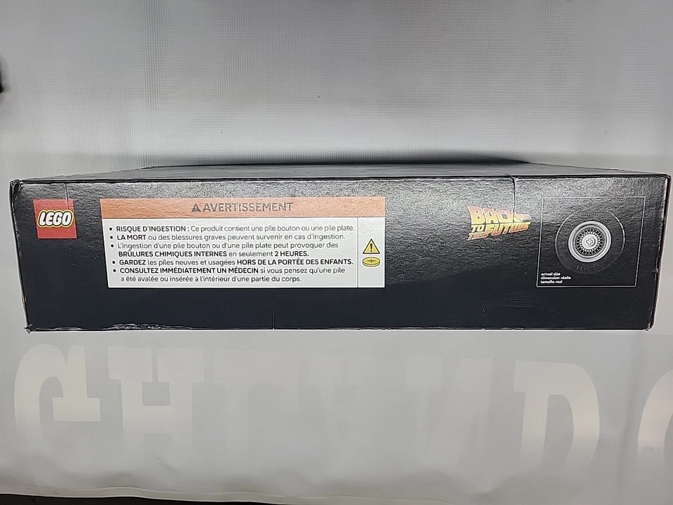 LEGO Icons: Back to the Future Time Machine (10300) - Image 2 of 4