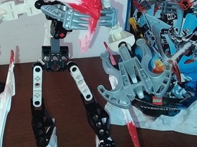 LEGO BIONICLE Set 8916, Takadox (2007) WITH BOX and NO INSTRUCTIONS + SQUIDS