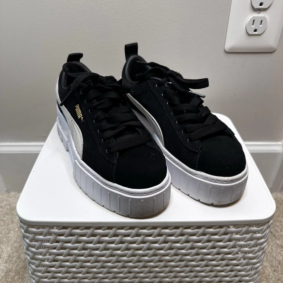 Zapatillas de plataforma Puma Mayze en negro/blanco, para mujer talla 6,5, viene con caja original Foto 2 de 4