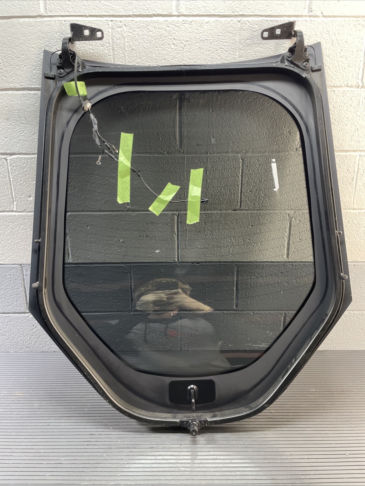2014-2020 BMW i8 I12 Rear Liftgate Trunk Lid Windshield Lift Glass Assembly OEM