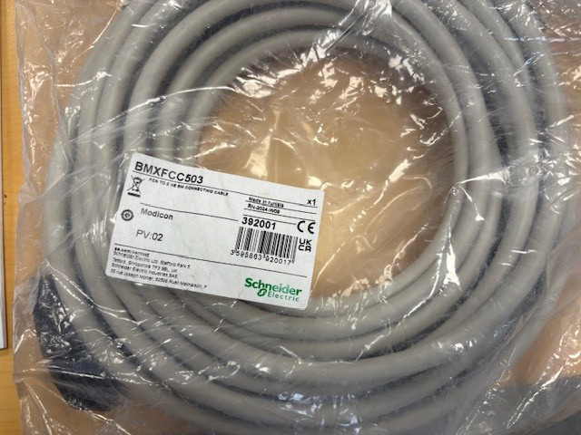 Cordon BMXFCC503 Schneider 40 PIN 2HE10 5M pour automate Modicon M340