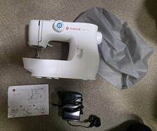 SINGER M2105 Sewing Machine with Accessories | Lightweight - Excellent Condition
