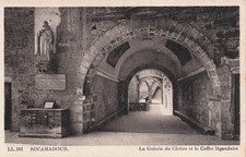 46 ROCAMADOUR LA GALERIE DU CLOITRE ET LE COFFRE LEGENDAIRE