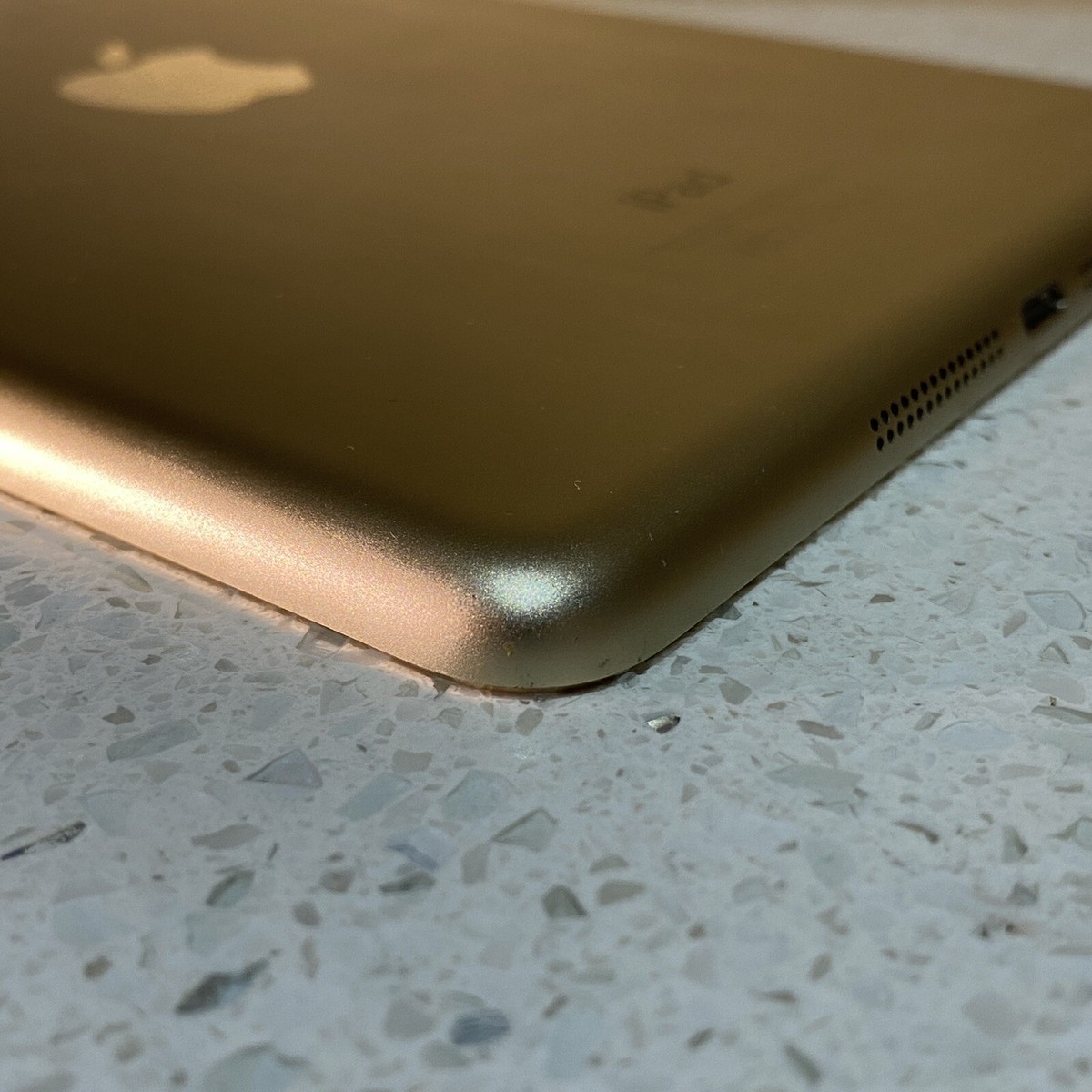 Apple iPad mini 3 A1599 - 64 GB, 7.9in - Gold Faulty Display