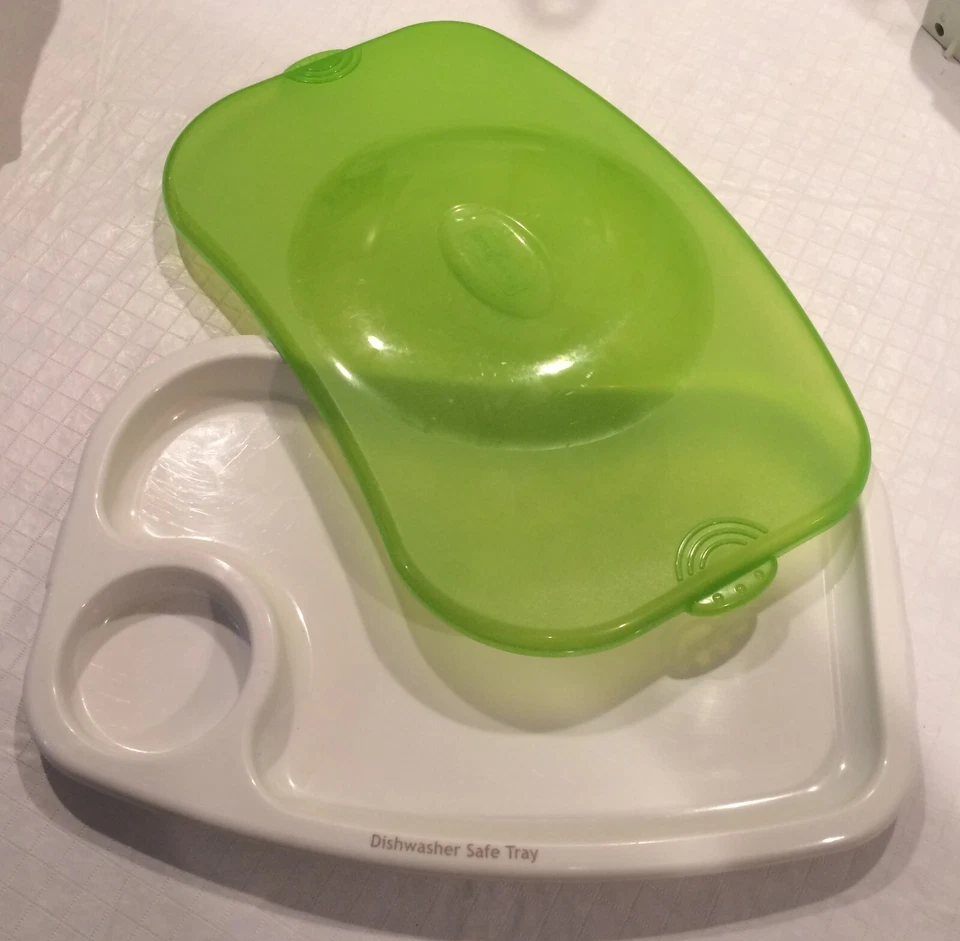 Fisher-Price baby feeding tray with snap-on lid. White tray with green lid - Image 3 of 4