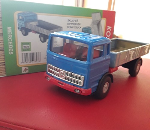 Blechspielzeug -Mercedes Benz LKW Pritsche- Kovap 0623- Unbespielt, OVP , 1:43