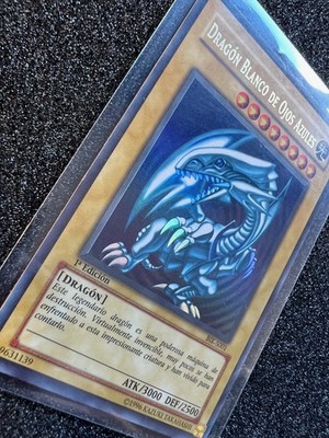 YuGiOh Blue Eyes White Dragon 1st Edition BIK-S001 + KAIBA Deck 56
