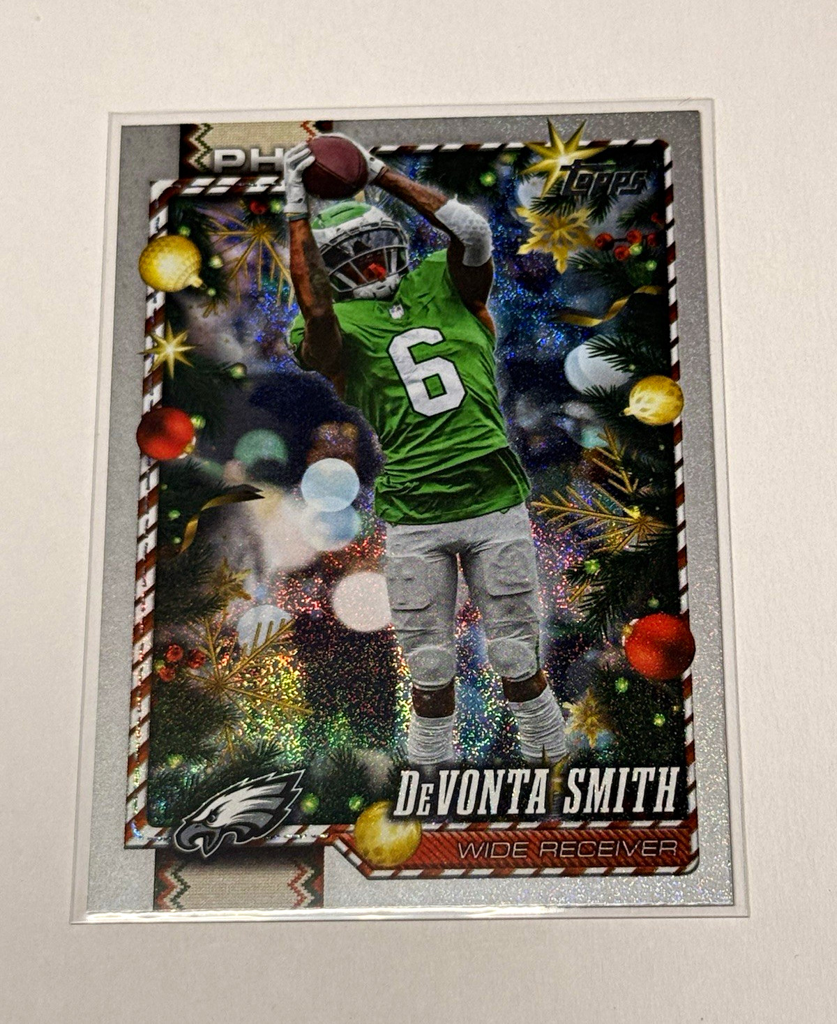 Topps Holiday 2026 DeVonta Smith Philadelphia Eagles #82 glitter refractor