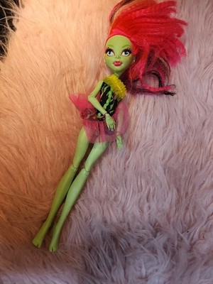 Monster High Electrified Hair Raising Ghouls Venus MCFlytrap 11'' Doll Mattel