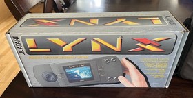 ORINGINAL ATARI Lynx/Full Set w/box,carrying case, original papers w/6 games