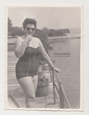 Pretty Attractive Curvy Mature Woman Beach Bikini Swimsuit Nature MILF Old Photo