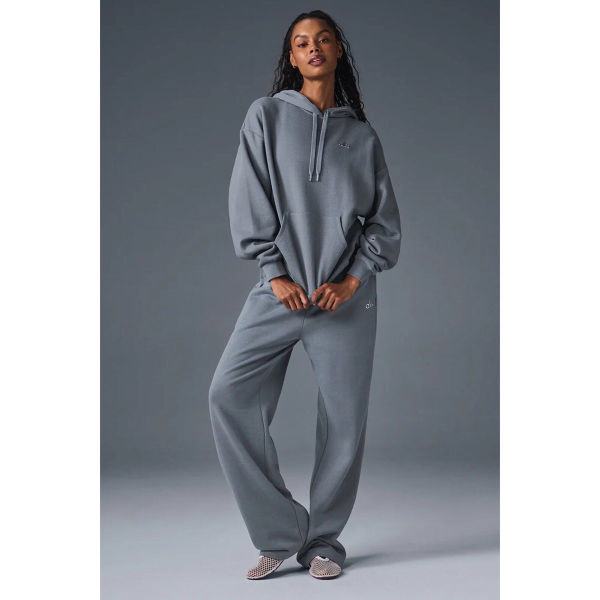 alo yoga マットグレー ニット帽 ONE SIZE NWT Alo Yoga Airbrush Heart Throb Bra & Leggings Set in Steel Grey