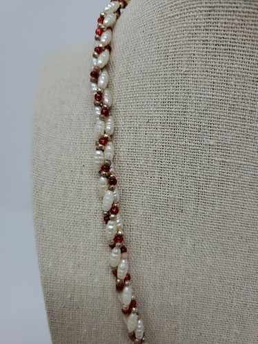 Vintage Faux Pearl And Red Beaded twisted Necklace Twist barrel closure - Picture 2 of 8