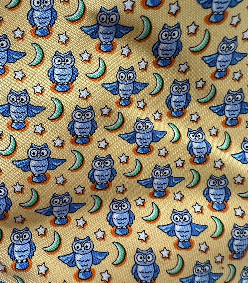 VINEYARD VINES Mens Necktie Yellow Owl Pattern 100% Silk Hand Made Preppy Career - Image 4 of 4