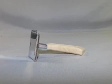 GEM Feather Weight Single Edge Safety Razor Unused White Cream Plastic VINTAGE
