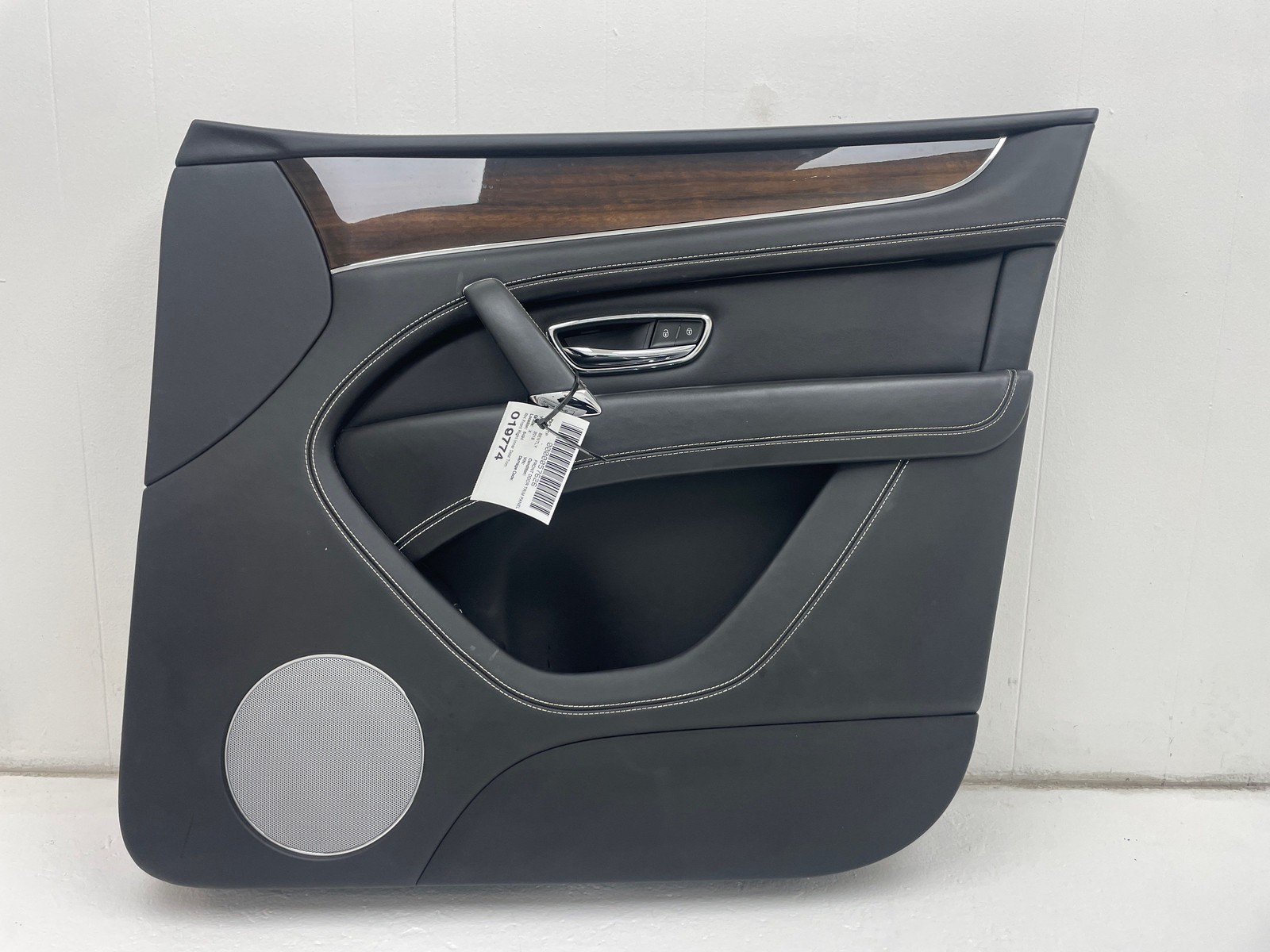 2015-2020 BENTLEY BENTAYGA Front Right Inner Door Trim Panel Beluga w/Wood Grain
