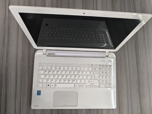 TOSHIBA L50-B-1N8 LAPTOP, I3 8GB RAM - 15.6" - NO HARD DRIVE - SPARES OR REPAIRS - Picture 2 of 11