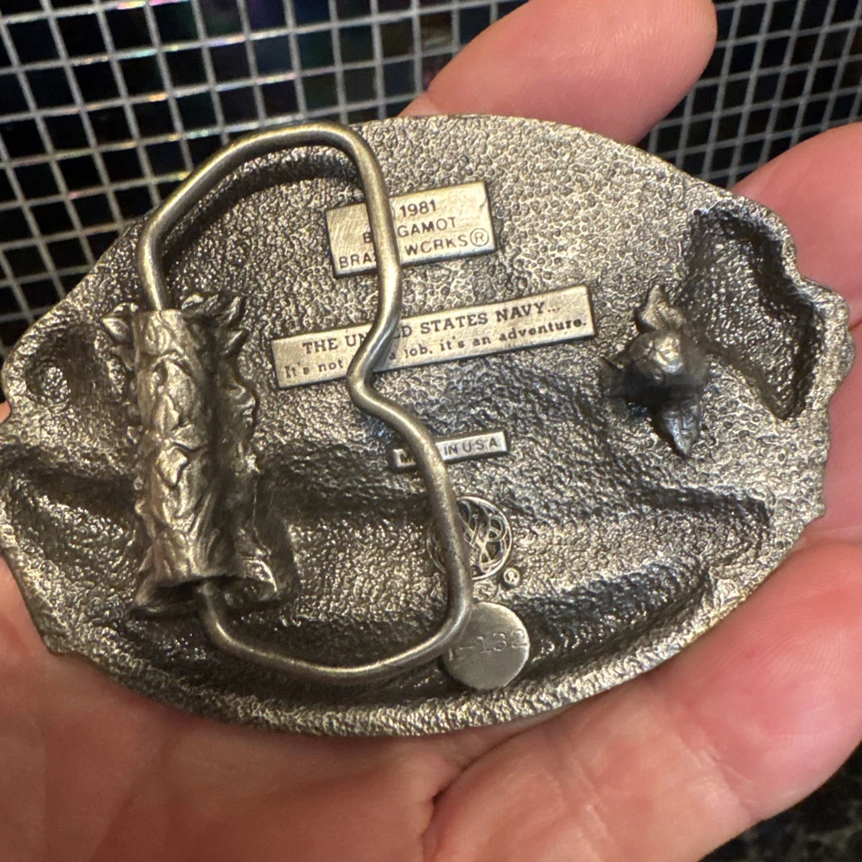 Marina de los Estados Unidos Hebilla de Cinturón #32 Bandera de Envío De Colección 1981 Bergamota Latón Funciona BONITO Rojo Nuevo de Lote Antiguo A Foto 4 de 4