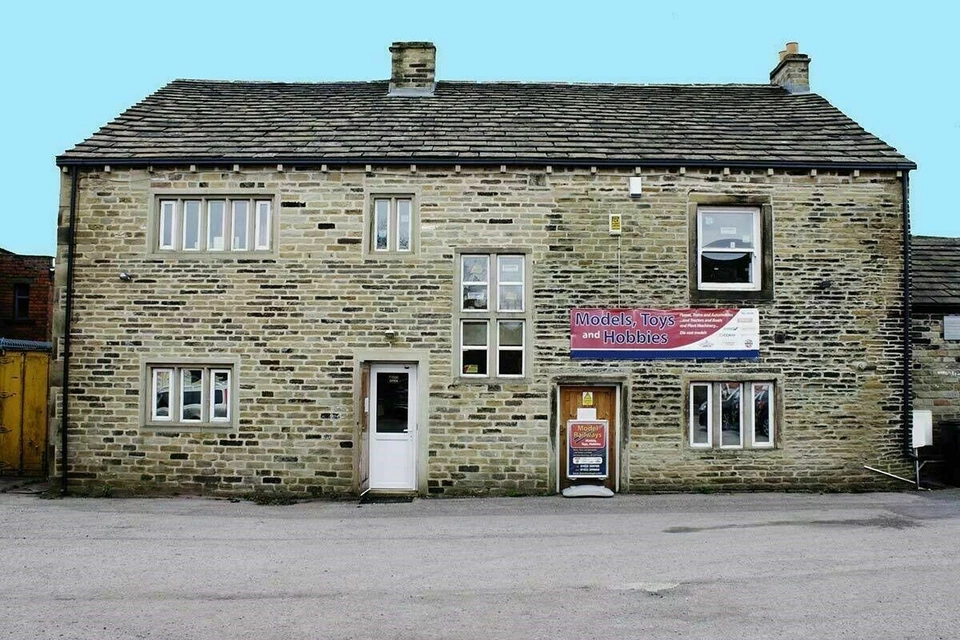 Metcalfe PO340 2 Bay Platform Canopy Shelter Die Cut Card Kit 00 Gauge POD Post - Image 2 of 4