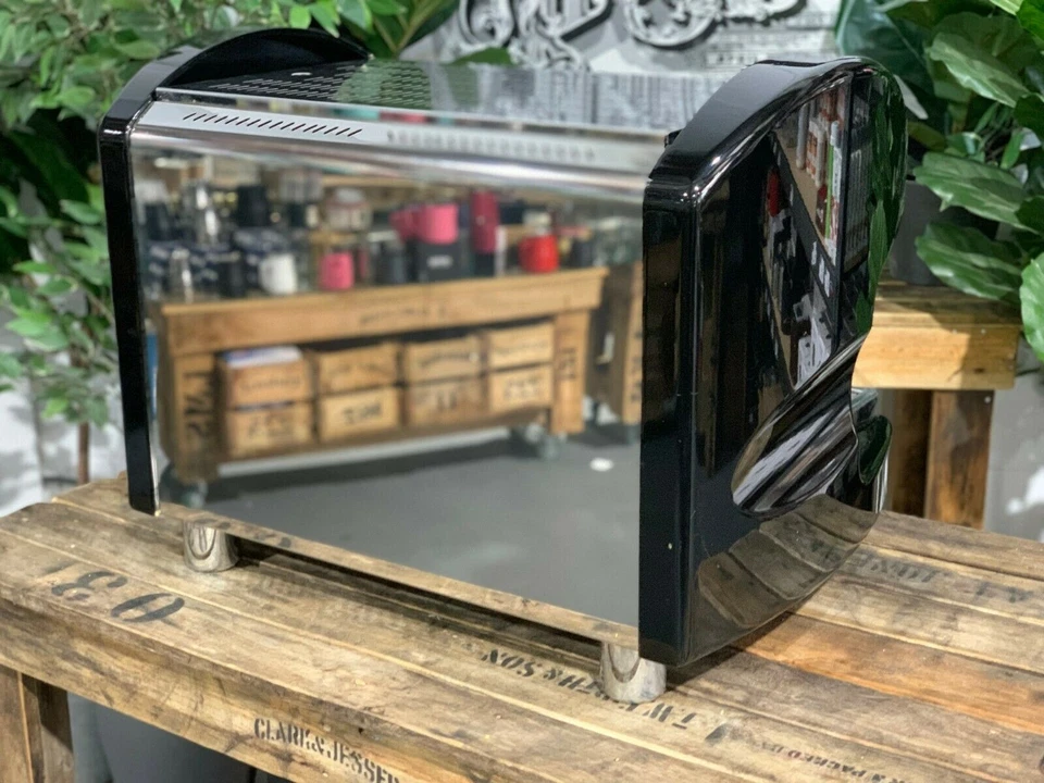 MÁQUINA DE CAFÉ ESPRESSO NEGRA COMERCIAL QUICK MILL PROFESSIONAL DE 2 GROUP Foto 3 de 4