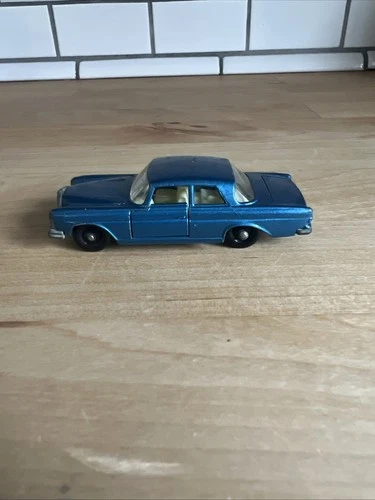 Red Line Lesney Matchbox Blue No.46 Mersedes 300 SE. Made In England