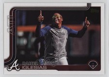 2025 Topps Series 1 Golden Mirror Image Variation Raisel Iglesias #304 k4s