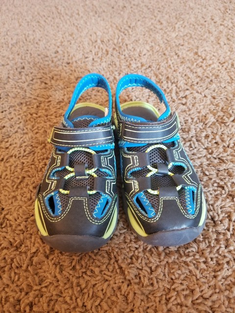 boys closed toe sandals