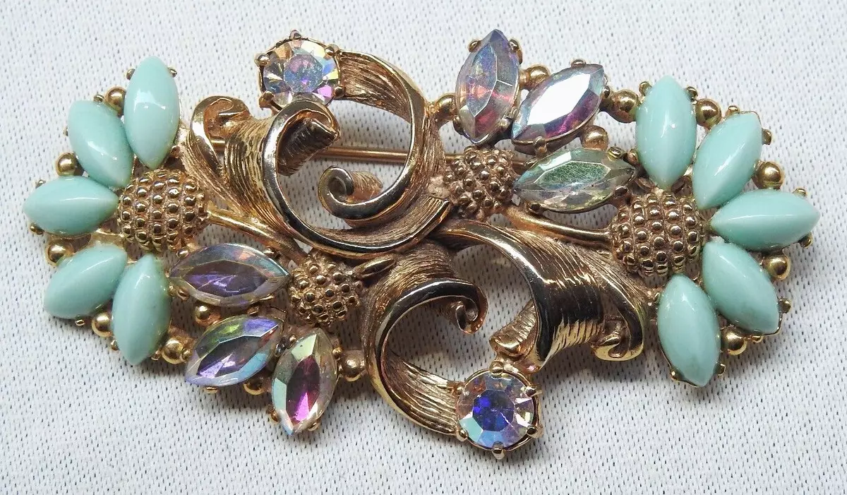 Schiaparelli brooch best sale