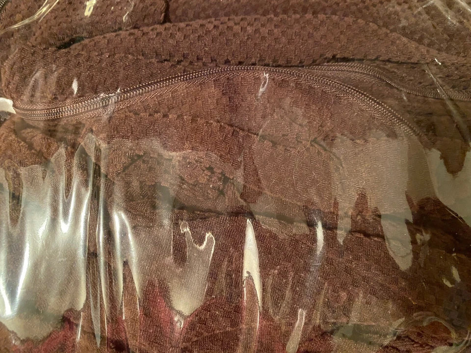 Funda de piqué elástica marrón chocolate Sure Fit acomoda sofá cama 2 piezas Foto 2 de 2