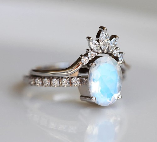 Juego de anillos de novia guardianes corte ovalado de 2 quilates ópalo de fuego simulado enchapado en oro blanco de 14 quilates - Imagen 3 de 6
