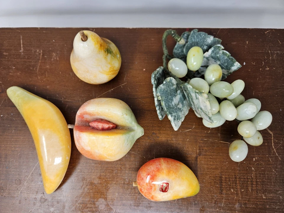 Lote de 5 piezas de fruta de piedra de alabastro MCM de colección plátano uvas pera melocotón mango Foto 4 de 4