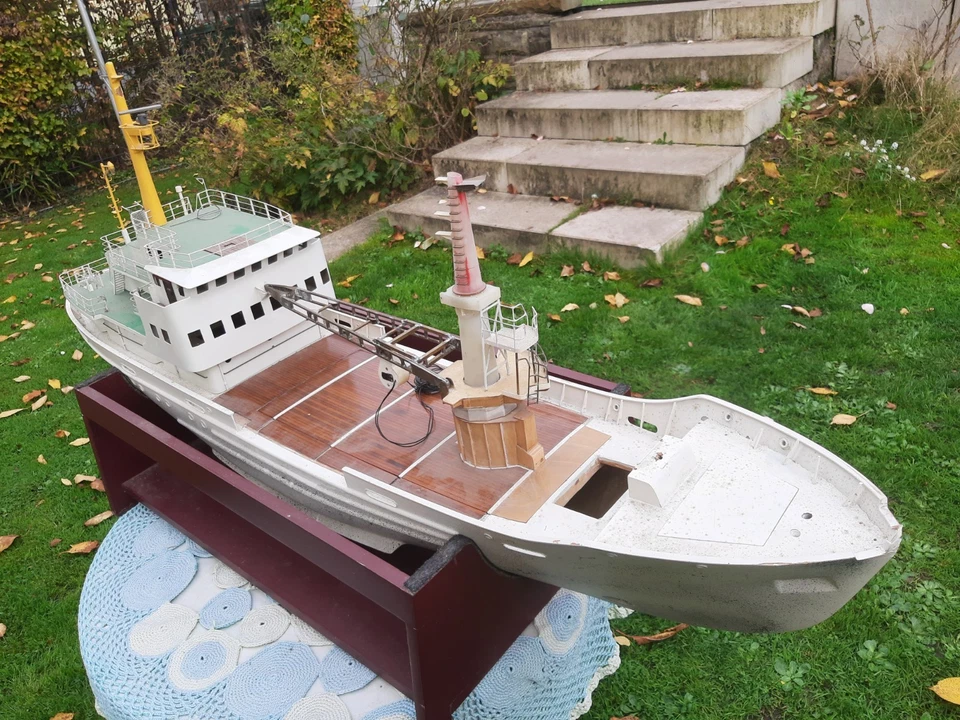 Tonnenleger Otto Treplin 1:40 Gfk Rumpf Inkl. Baupläne  - Bild 2 von 4