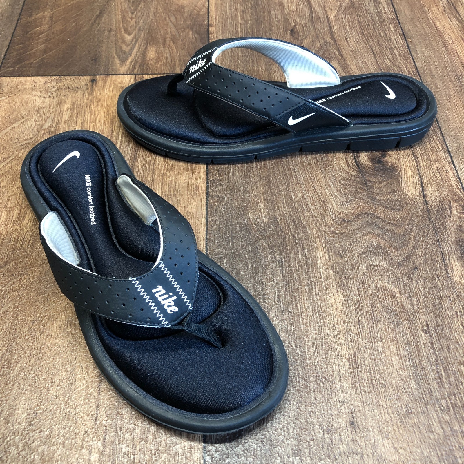Nike Women’s Flip Flop Thong Comfort Footbed Size 9 Black White 354925-011 EUC!