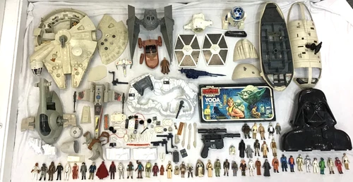 VINTAGE KENNER STAR WARS FIGURE, VEHICLE, PLAYSET, BOARD GAME, AND PARTS LOT