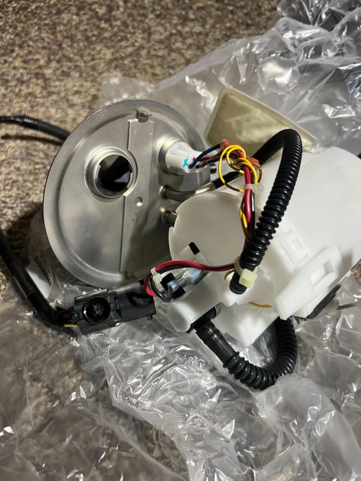 Conjunto de módulo de bomba de combustible Carter P74944M para Ford Taurus 1998  Foto 4 de 4