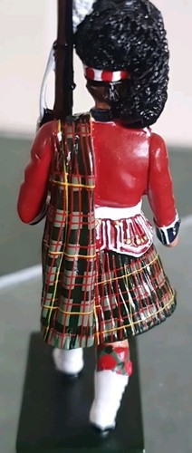 BRITAINS 48007 1st Btn. QUEENS OWN CAMERON HIGHLANDERS (79th) ESCORT COLOURS MIB - Picture 12 of 23