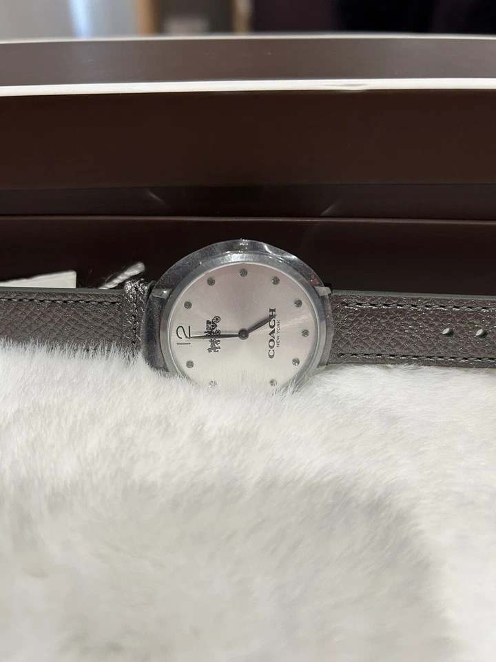 全新带标签 Coach Slim Easton 银色表盘女士皮革手表物品编号 14502686 — 第 4/4 张图片