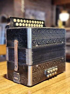 Vintage Venezia/Hohner? Steel Reed Accordion Black Untested