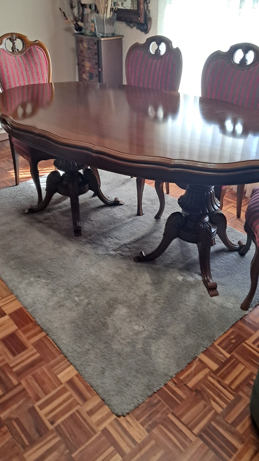 Mesa Salon comedor, y seis sillas.