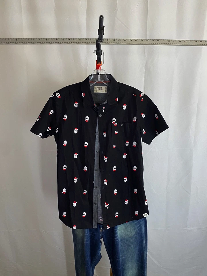 Free Planet Santa Claus Christmas SHORT SLEEVE BUTTON UP SHIRT Medium M Slim - Image 2 of 4