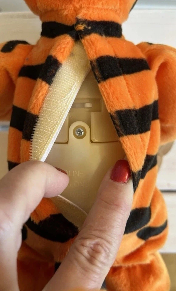 ВИНТАЖНЫЙ прыгающий тигр Disney 1998 Mattel 12 дюймов плюшевая мягкая игрушка TALKS BOUNCES** - Изображение 4 из 4